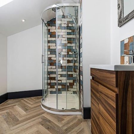 Bootique House - Luxury Group Accommodation In Уейкфийлд Екстериор снимка
