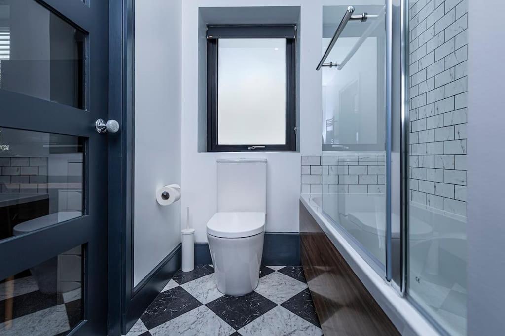 Bootique House - Luxury Group Accommodation In Уейкфийлд Екстериор снимка