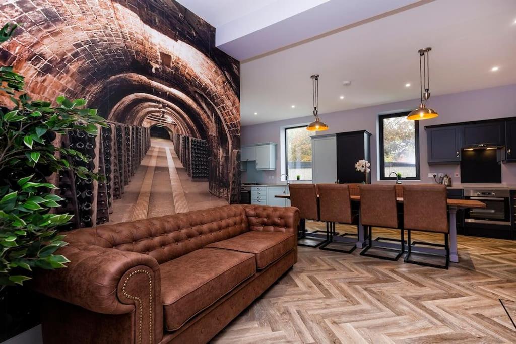 Bootique House - Luxury Group Accommodation In Уейкфийлд Екстериор снимка