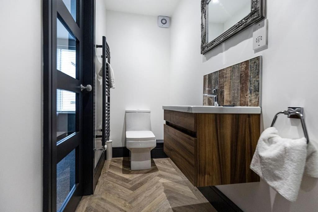 Bootique House - Luxury Group Accommodation In Уейкфийлд Екстериор снимка