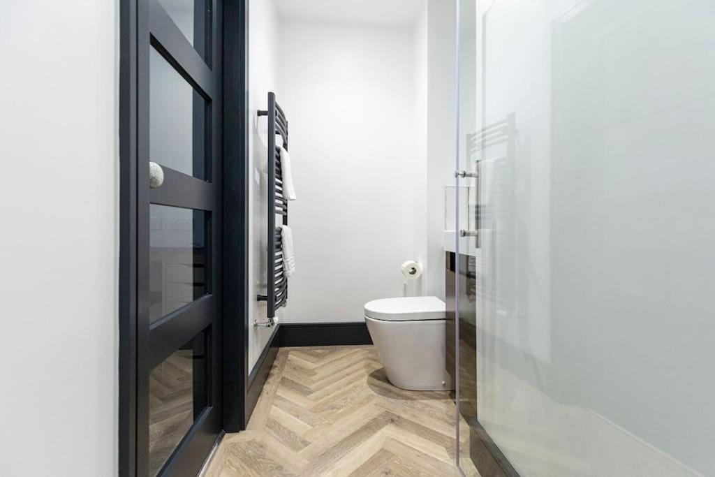 Bootique House - Luxury Group Accommodation In Уейкфийлд Екстериор снимка