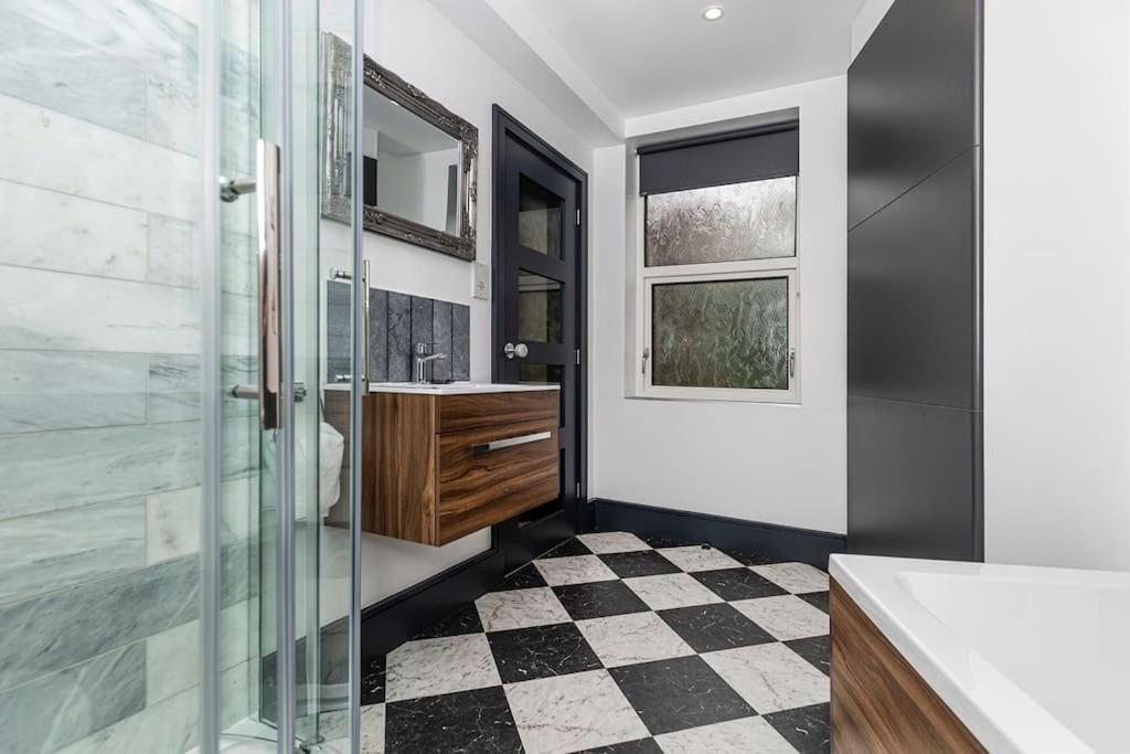 Bootique House - Luxury Group Accommodation In Уейкфийлд Екстериор снимка