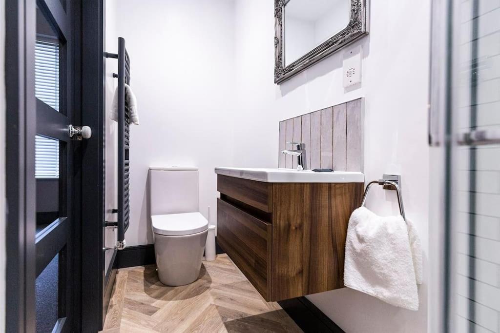 Bootique House - Luxury Group Accommodation In Уейкфийлд Екстериор снимка